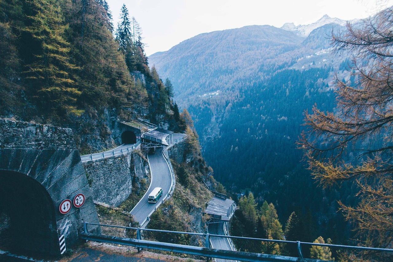 崎岖山路探险记