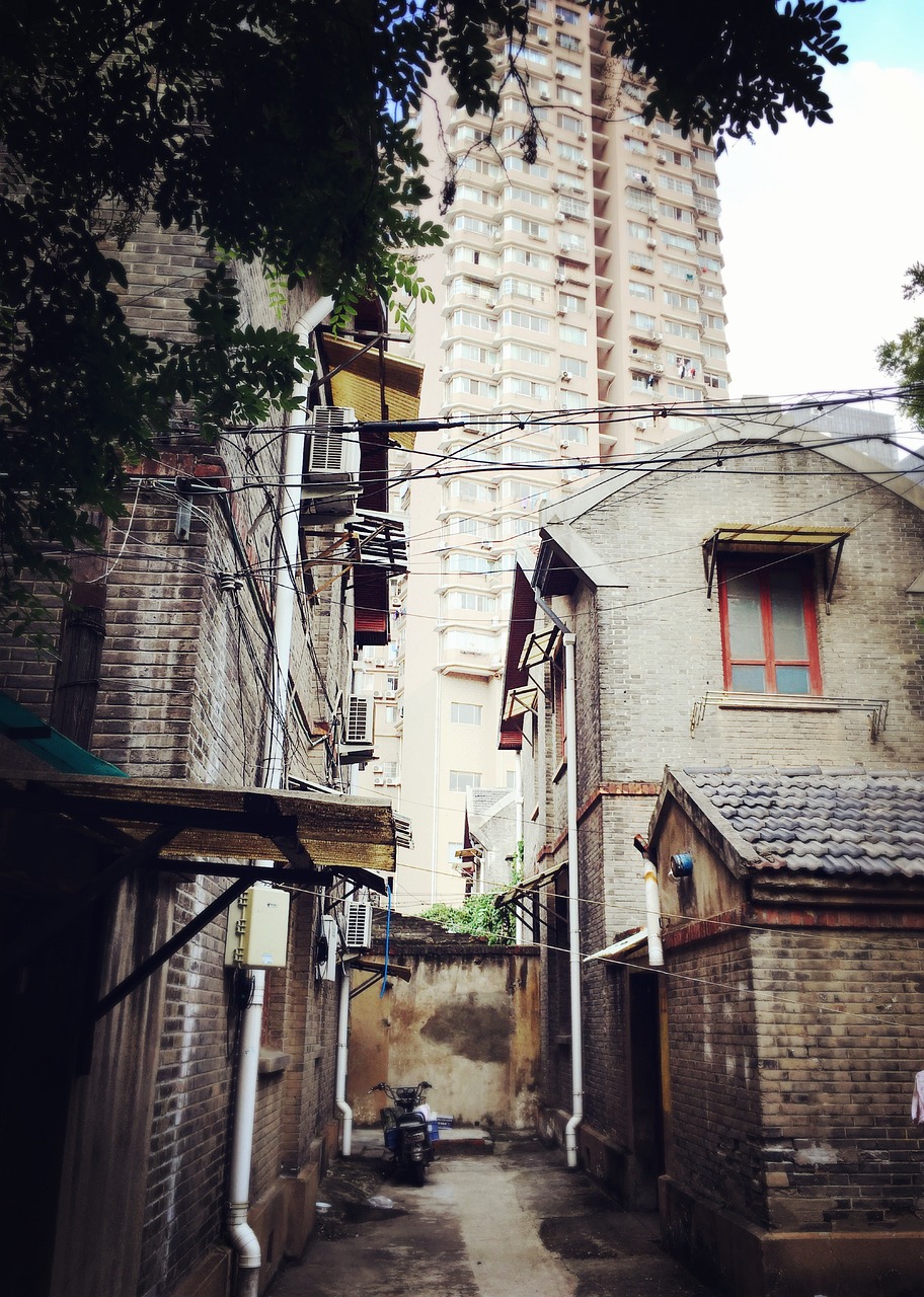 成都疫情期间大街空荡荡（疫情下的成都街头）