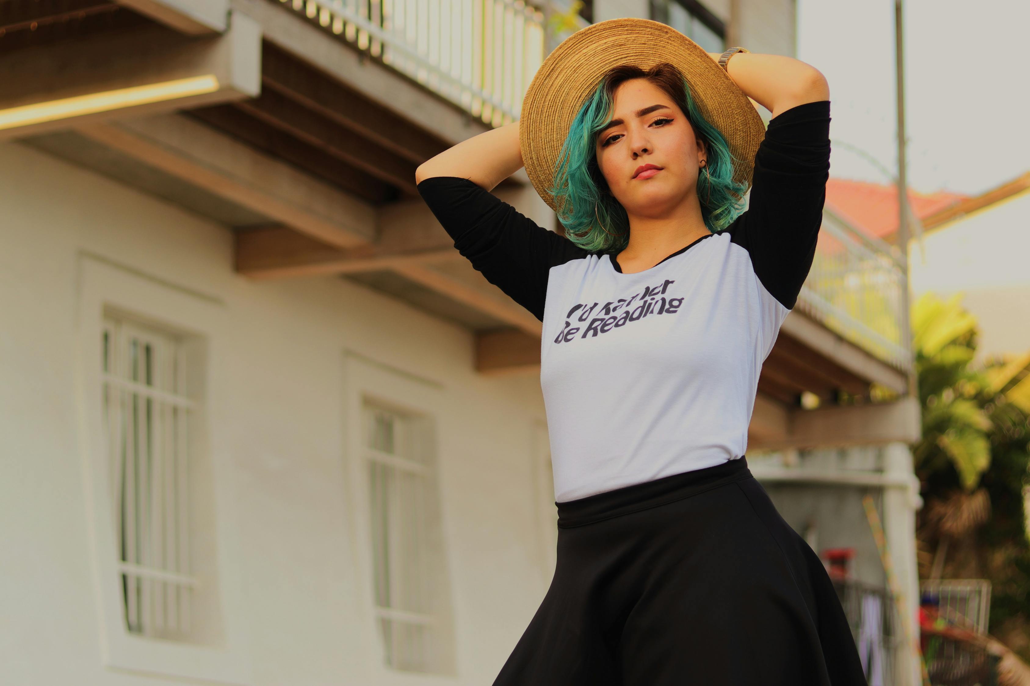 疫情当下服装人努力正能量句子（疫情服装人的感慨）